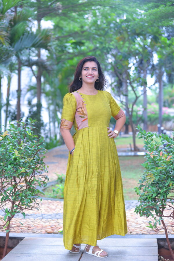 Olive green silk maternity maxi dress with contrast patch – Aayizhai
