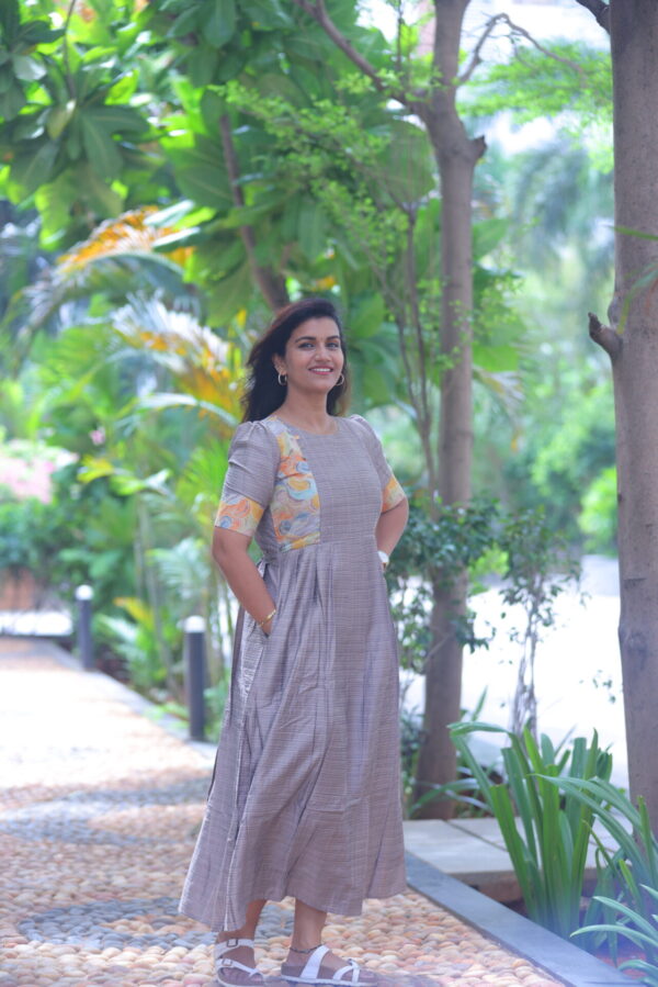Beige silk maternity maxi dress with printed patch sleeves – Aayizhai