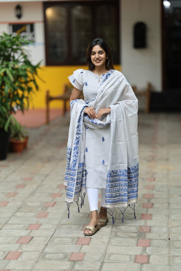White cotton kurti with blue handblock prints and matching dupatta – Aayizhai Fashions.