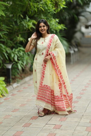 "Cream cotton kurti top with red threadwork and matching handwoven dupatta – Aayizhai Fashions"