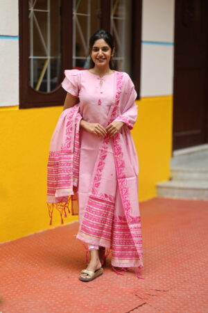 "Blush pink cotton kurti top with floral motif dupatta – Aayizhai Fashions"