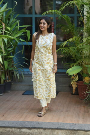"Yellow floral printed cotton sleeveless kurti top with matching pants – Aayizhai Fashions"