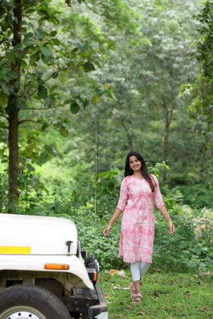 "Pink cotton kurti with white floral print – Aayizhai Fashions"