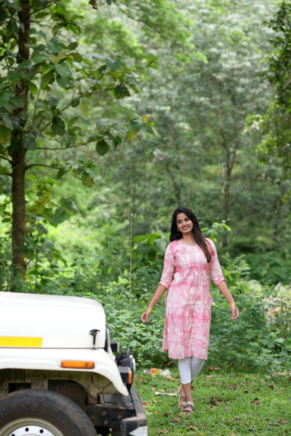 "Pink cotton kurti with white floral print – Aayizhai Fashions"